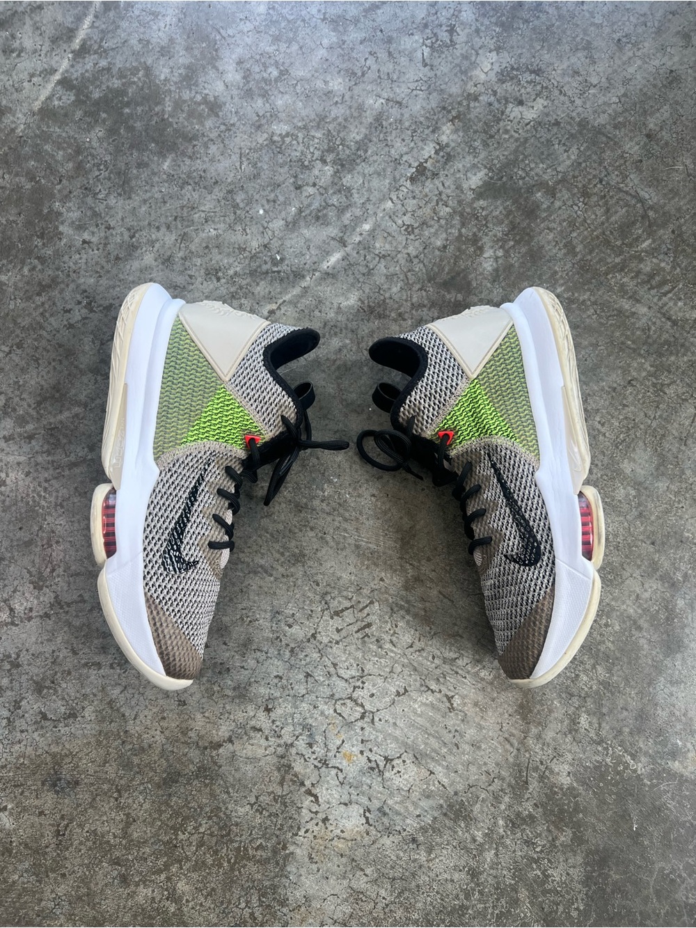 Nike LeBron Witness 4 String Volt Basketball Shoes Men’s Size 10 BV7427 - Picture 1 of 10
